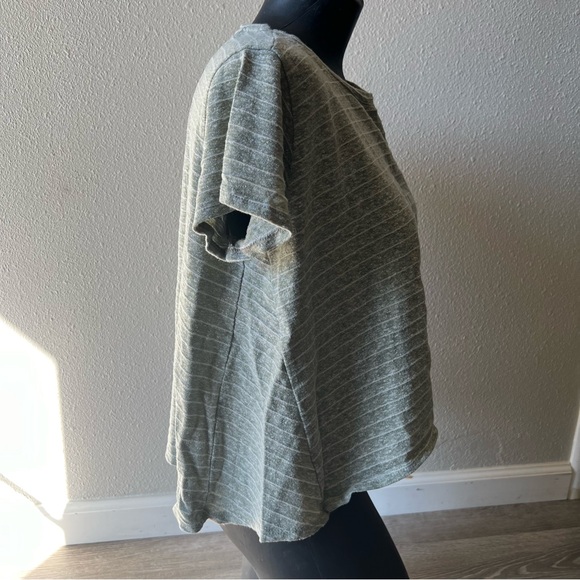 Chloe K Size Small Light Green and White Striped Flowy T-Shirt - Picture 7 of 7